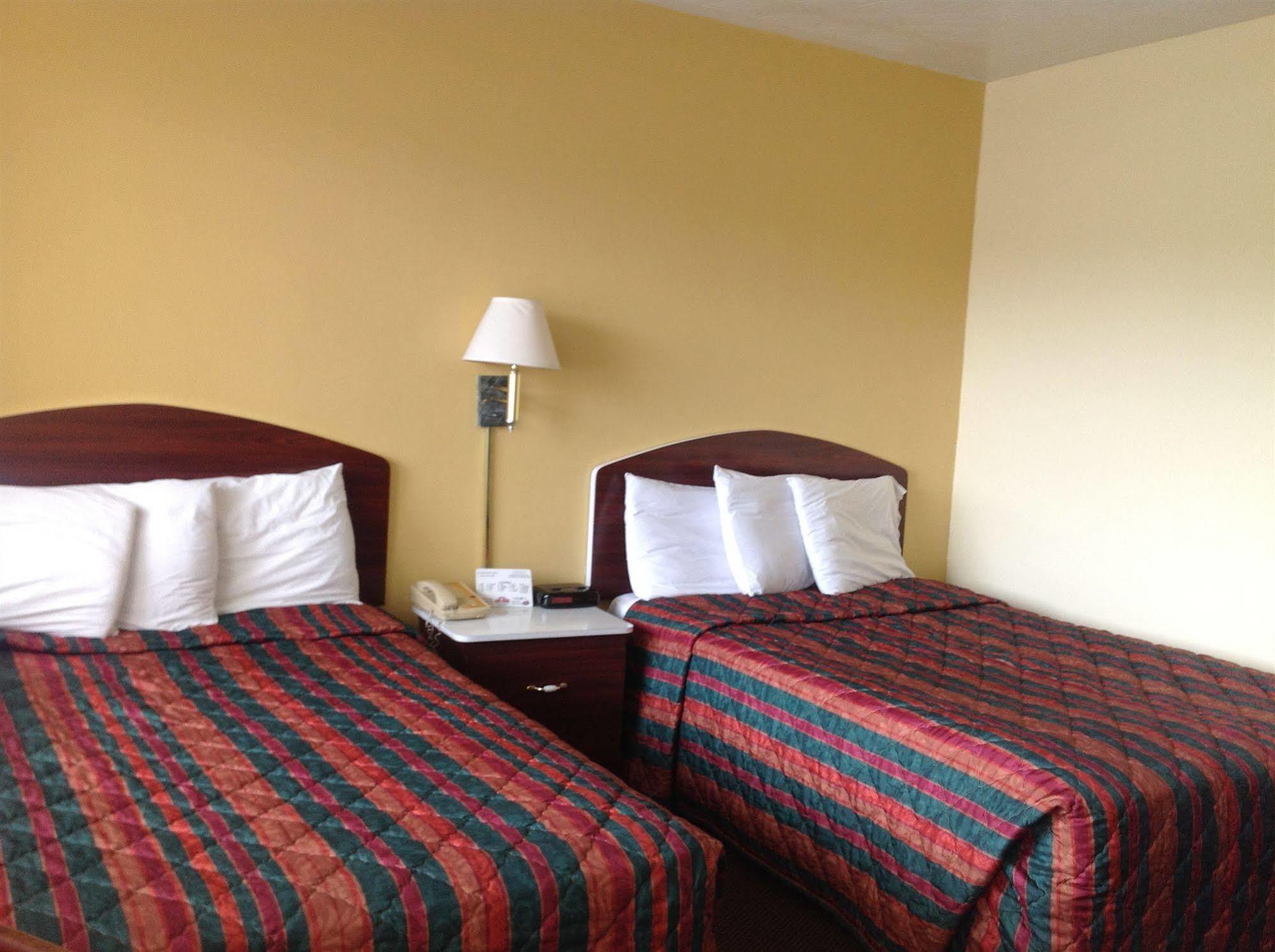 Economy Inn Окичоби Екстериор снимка